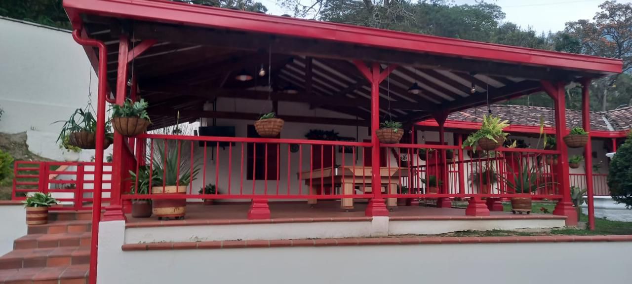 SE ALQUILA - FINCA GIRARDOTA