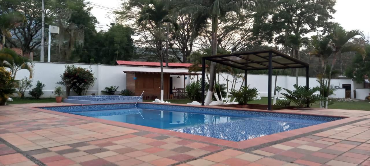 SE ALQUILA - FINCA GIRARDOTA